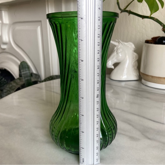 VINTAGE • Hoosier Green Glass Vase Swirl Pattern Pressed Indiana Bohemian Retro - Picture 7 of 8
